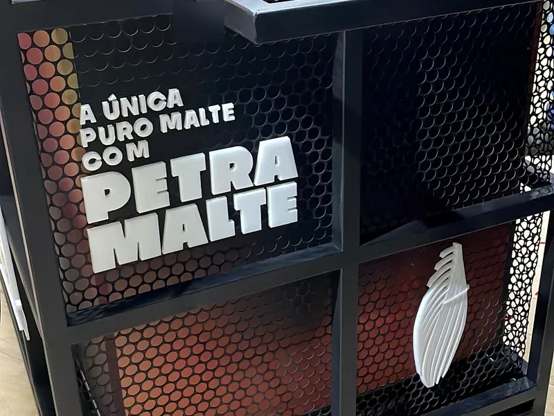 Ambientação de Bar Cerveja Petra (2) - QSign