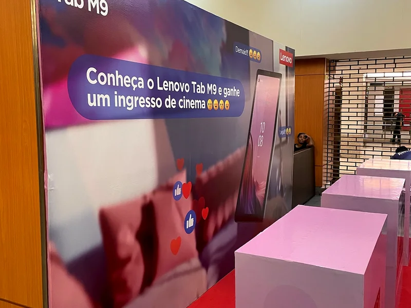 Display Promocional Interativo Lenovo - QSign