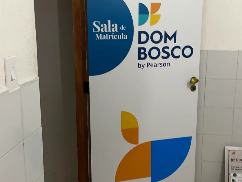 Sinalização Setor de Matrículas Dom Bosco - QSign