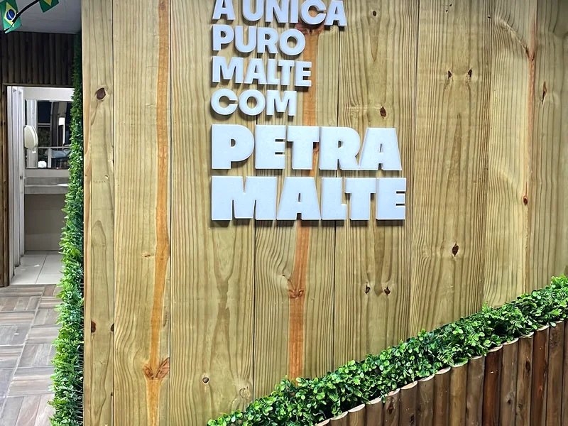 Ambientação de Bar Cerveja Petra (3) - QSign