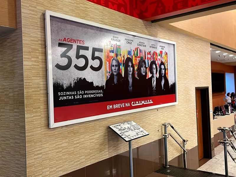 Totens Promocionais Cinema & Lançamentos - QSign