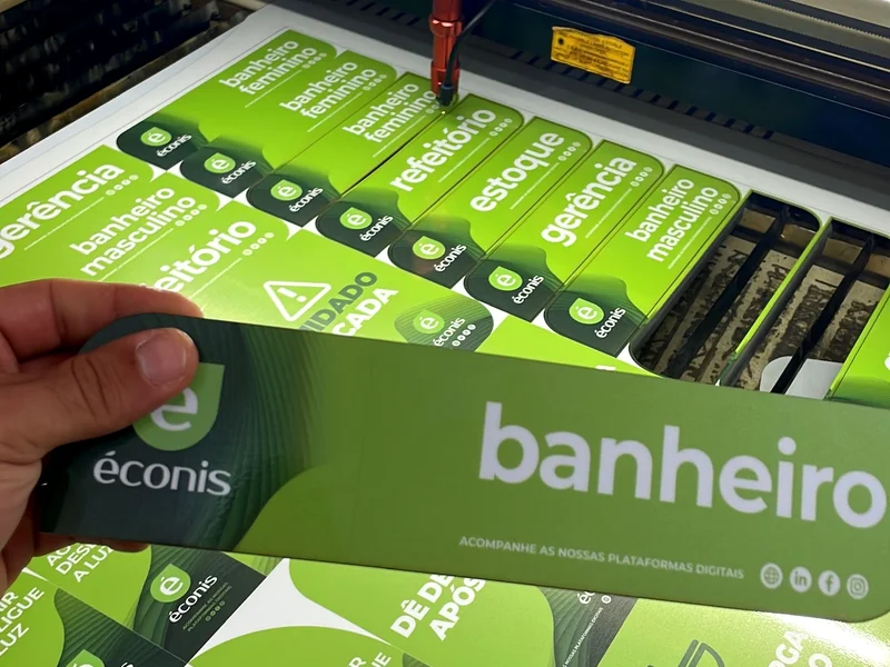 Sinalização Corporativa Éconis - QSign
