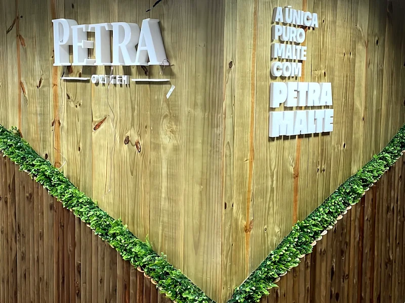 Ambientação de Bar Cerveja Petra (5) - QSign